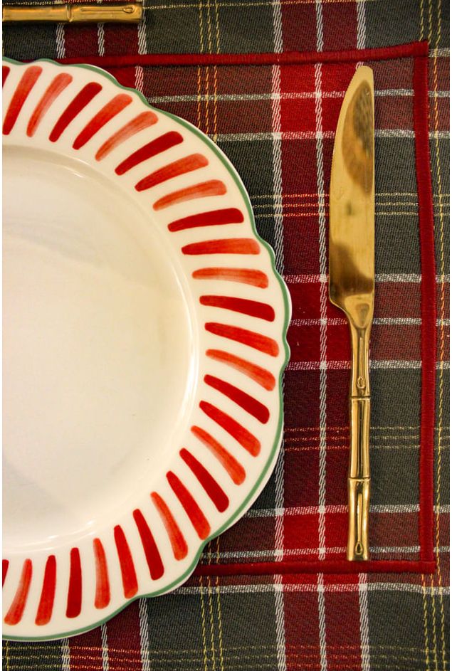 Prato de Jantar em Cerâmica Branca Com Listras Vermelhas Natal