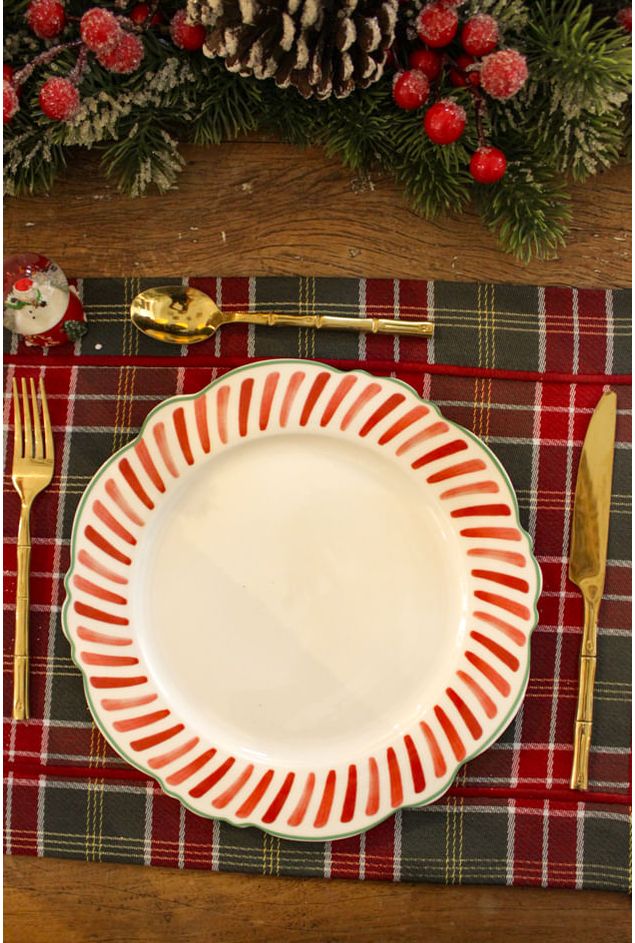 Prato-em-Ceramica-Branca-Com-Listras-Vermelhas-Natal--2-