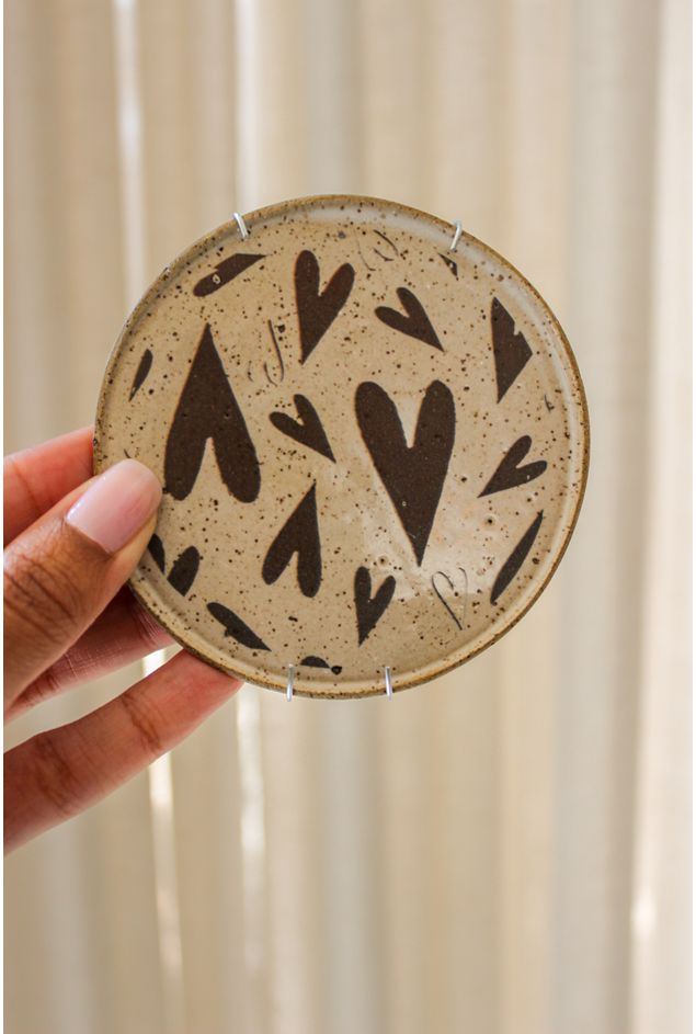 Pratinho-Decorativo-de-Ceramica-Entre-Coracoes-Nefelibata--4-