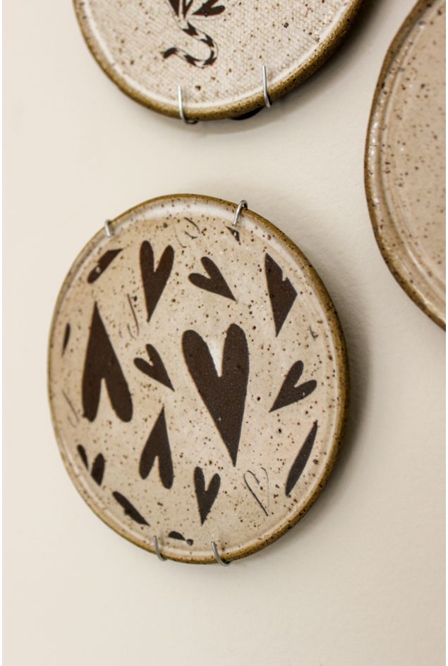 Pratinho-Decorativo-de-Ceramica-Entre-Coracoes-Nefelibata--10-