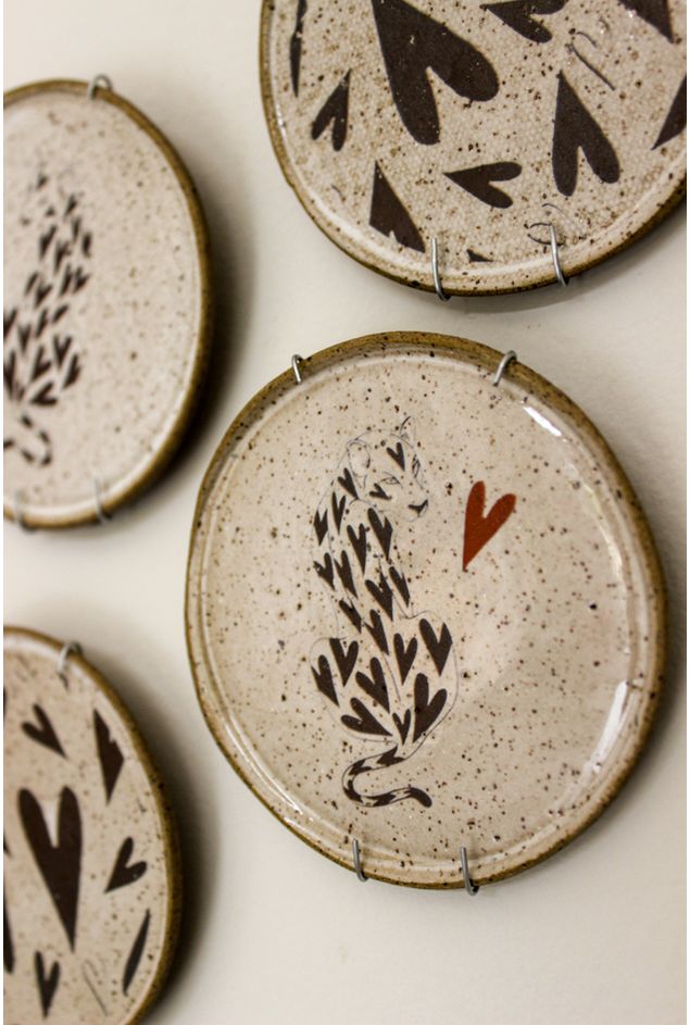 Pratinho-Decorativo-de-Ceramica-Entre-Coracoes-Nefelibata--8-