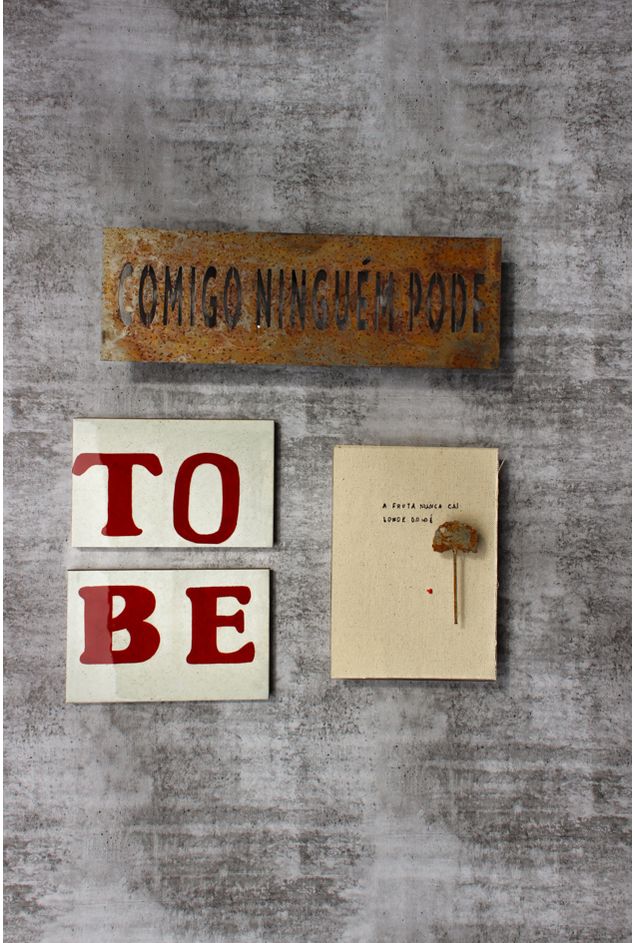 Combinação de Parede bordados e poesia Combinação de Parede bordados e poesia