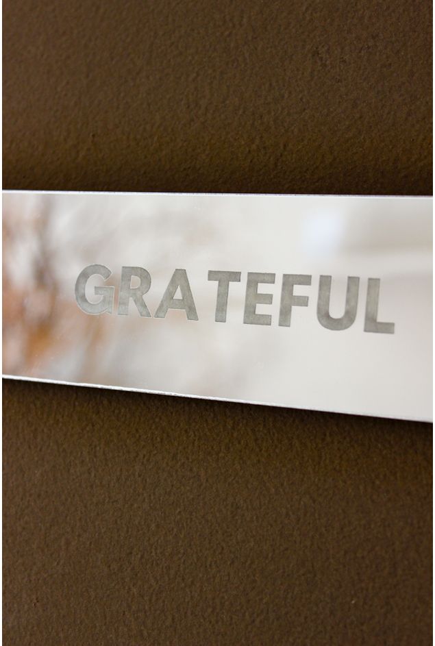 Placa-Espelhada-Prata-Grateful-Mimo-Galeria--3-