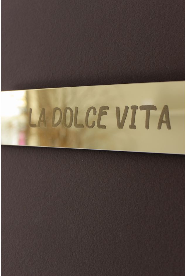 Placa-Espelhada-Dourada-La-Dolce-Vita-Mimo-Galeria--2-