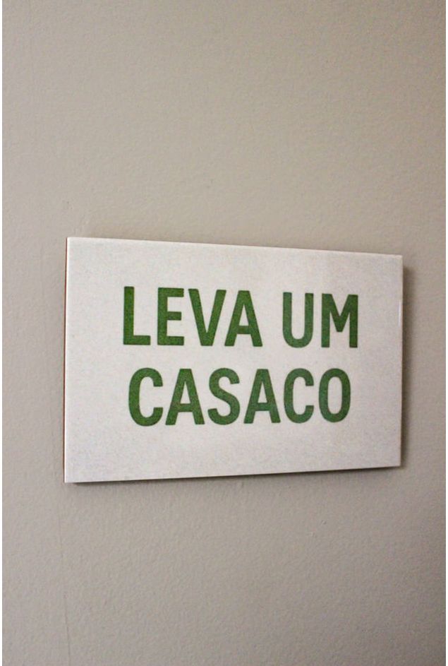 Azulejo-Decorativo-Leva-um-casaco-Mimo-Galeria--1-