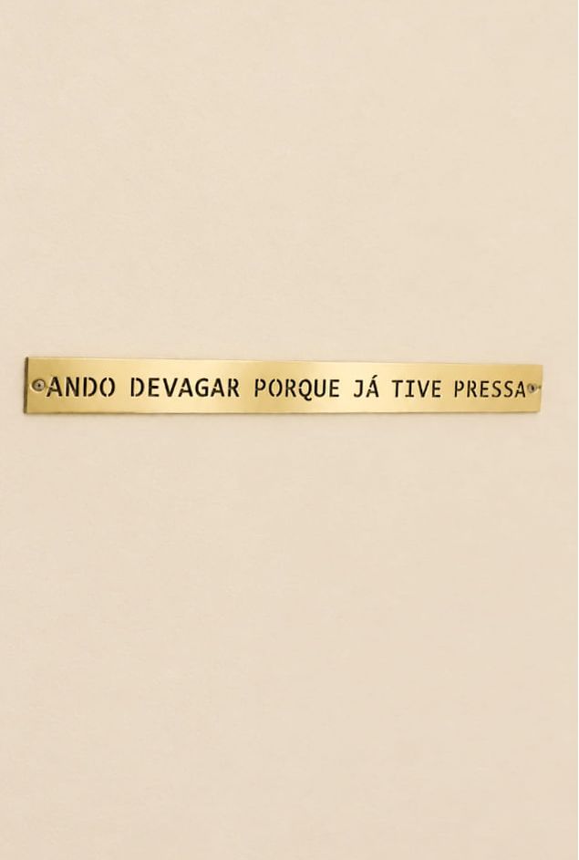 Placa-Decorativa-Dizeres-Ando-Devagar-Roda